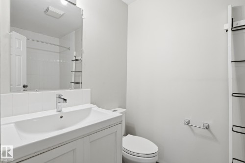 248 Dickinsfield Crest Nw, Edmonton, AB - Indoor Photo Showing Bathroom