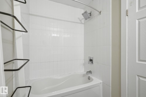 248 Dickinsfield Crest Nw, Edmonton, AB - Indoor Photo Showing Bathroom