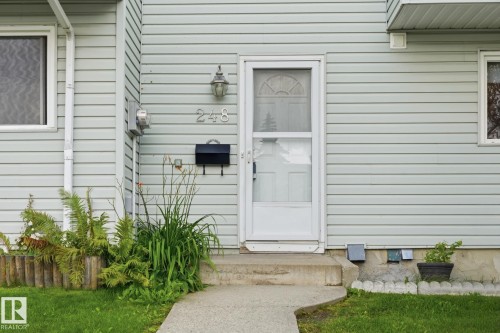 248 Dickinsfield Crest Nw, Edmonton, AB - Outdoor With Exterior