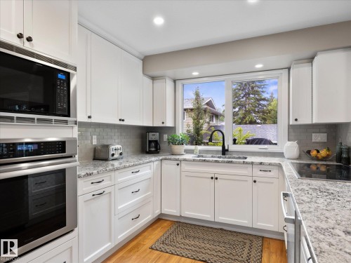 1 Gilchrist Place, St. Albert, AB - Indoor Photo Showing Kitchen