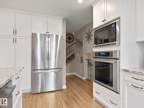 1 Gilchrist Place, St. Albert, AB - Indoor Photo Showing Kitchen With Upgraded Kitchen
