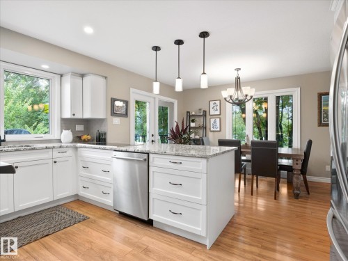 1 Gilchrist Place, St. Albert, AB - Indoor Photo Showing Kitchen With Upgraded Kitchen