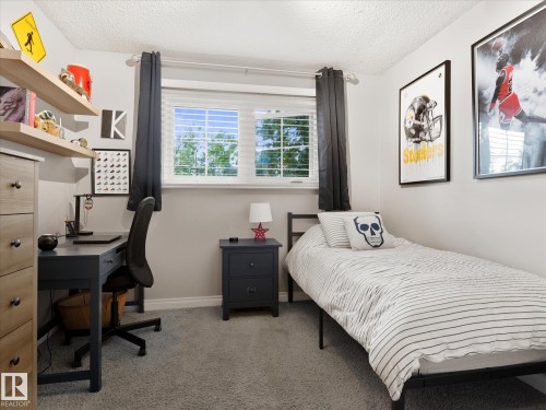 1 Gilchrist Place, St. Albert, AB - Indoor Photo Showing Bedroom