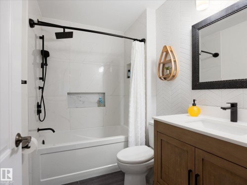 1 Gilchrist Place, St. Albert, AB - Indoor Photo Showing Bathroom