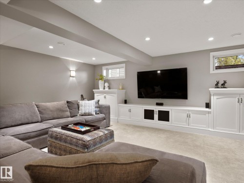 1 Gilchrist Place, St. Albert, AB - Indoor Photo Showing Living Room