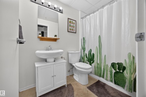 #805 10024 Jasper Av Nw, Edmonton, AB - Indoor Photo Showing Bathroom