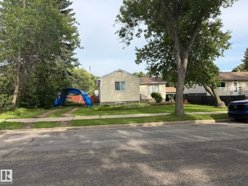 11913 39 Street Nw, Edmonton, AB - Outdoor