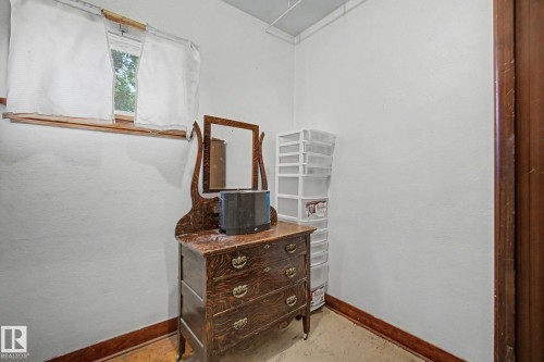9334 106A Avenue Nw, Edmonton, AB - Indoor Photo Showing Other Room