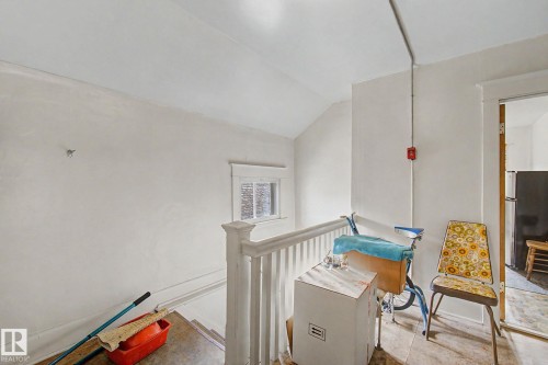 9334 106A Avenue Nw, Edmonton, AB - Indoor Photo Showing Other Room