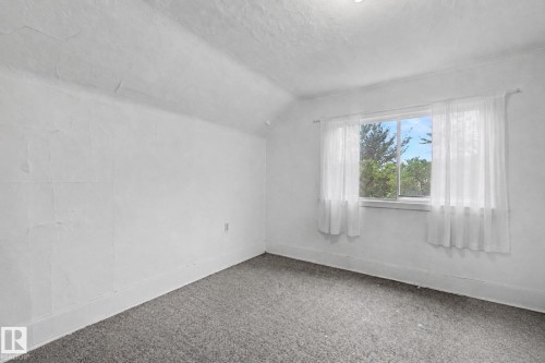 9334 106A Avenue Nw, Edmonton, AB - Indoor Photo Showing Other Room
