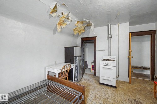 9334 106A Avenue Nw, Edmonton, AB - Indoor Photo Showing Other Room