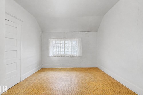 9334 106A Avenue Nw, Edmonton, AB - Indoor Photo Showing Other Room