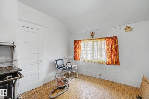 9334 106A Avenue Nw, Edmonton, AB - Indoor