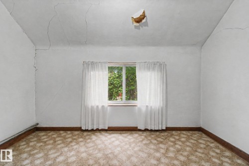 9334 106A Avenue Nw, Edmonton, AB - Indoor Photo Showing Other Room