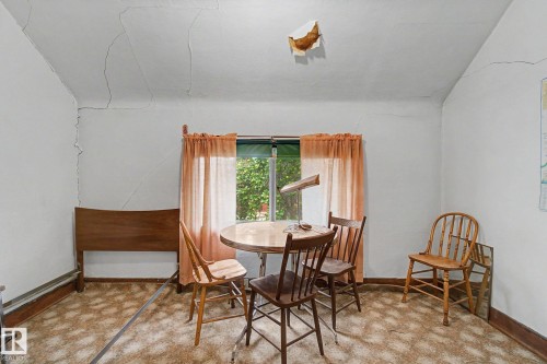 9334 106A Avenue Nw, Edmonton, AB - Indoor Photo Showing Dining Room