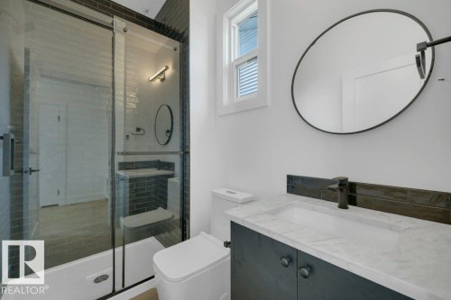 14706 103 Avenue Nw, Edmonton, AB - Indoor Photo Showing Bathroom