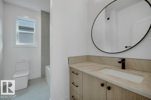 14706 103 Avenue Nw, Edmonton, AB - Indoor Photo Showing Bathroom