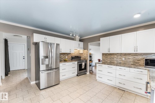 3 Windermere Drive, Spruce Grove, AB - Indoor Photo Showing Kitchen With Stainless Steel Kitchen With Upgraded Kitchen
