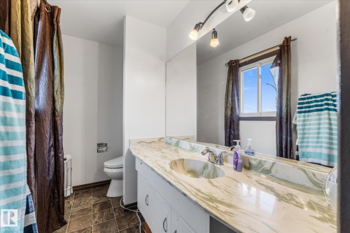 3 Windermere Drive, Spruce Grove, AB - Indoor Photo Showing Bathroom