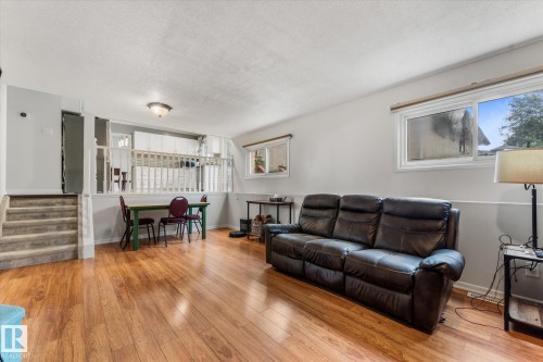 3 Windermere Drive, Spruce Grove, AB - Indoor Photo Showing Living Room