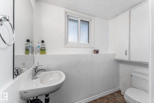 3 Windermere Drive, Spruce Grove, AB - Indoor Photo Showing Bathroom