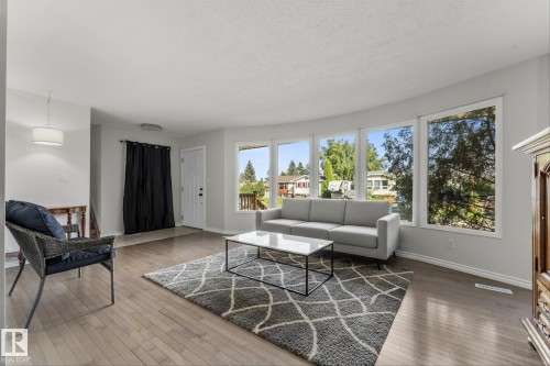 3 Windermere Drive, Spruce Grove, AB - Indoor Photo Showing Living Room
