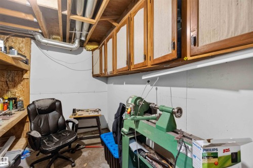 17132 96 Street Nw, Edmonton, AB - Indoor