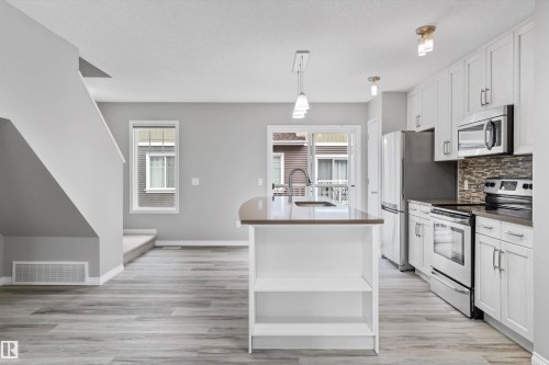#98 4050 Savaryn Dr Sw, Edmonton, AB - Indoor Photo Showing Kitchen With Upgraded Kitchen