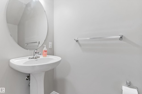 #98 4050 Savaryn Dr Sw, Edmonton, AB - Indoor Photo Showing Bathroom
