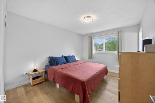 9915 154 Street Nw, Edmonton, AB - Indoor Photo Showing Bedroom