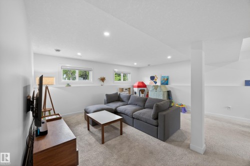9915 154 Street Nw, Edmonton, AB - Indoor