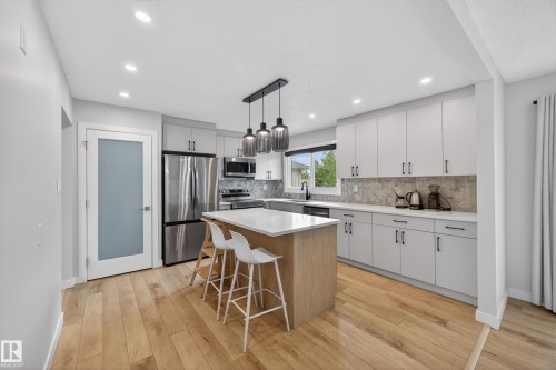 9915 154 Street Nw, Edmonton, AB - Indoor Photo Showing Kitchen With Stainless Steel Kitchen With Upgraded Kitchen