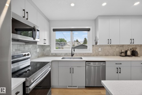 9915 154 Street Nw, Edmonton, AB - Indoor Photo Showing Kitchen With Stainless Steel Kitchen With Upgraded Kitchen