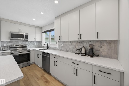9915 154 Street Nw, Edmonton, AB - Indoor Photo Showing Kitchen