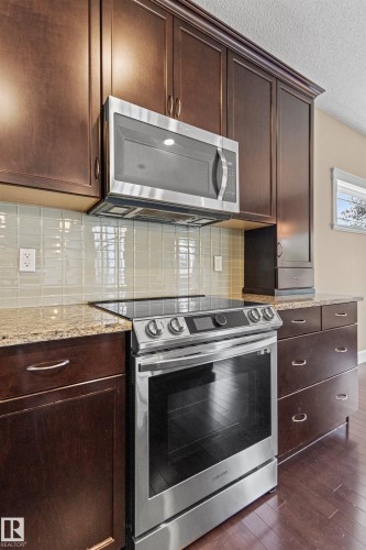 1133 Hays Drive Nw, Edmonton, AB - Indoor Photo Showing Kitchen