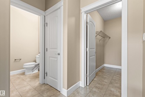 1133 Hays Drive Nw, Edmonton, AB - Indoor Photo Showing Bathroom