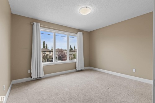 1133 Hays Drive Nw, Edmonton, AB - Indoor Photo Showing Other Room