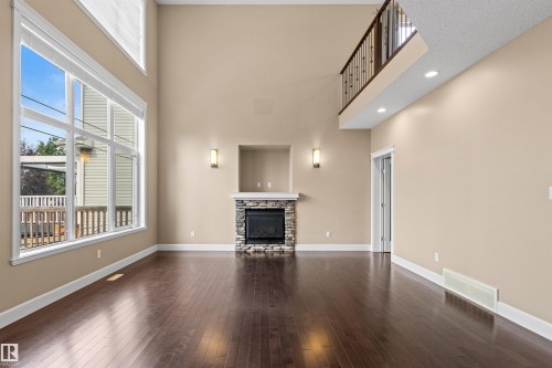 1133 Hays Drive Nw, Edmonton, AB - Indoor
