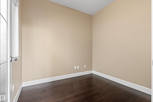 1133 Hays Drive Nw, Edmonton, AB - Indoor Photo Showing Other Room