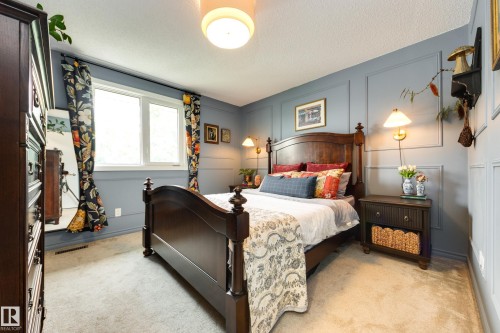 4233 85 Street Nw, Edmonton, AB - Indoor Photo Showing Bedroom