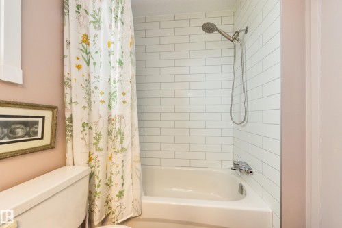 4233 85 Street Nw, Edmonton, AB - Indoor Photo Showing Bathroom