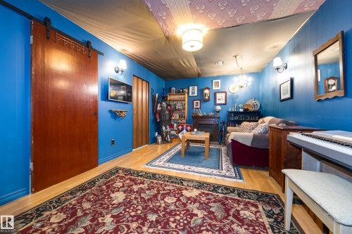 4233 85 Street Nw, Edmonton, AB - Indoor Photo Showing Other Room