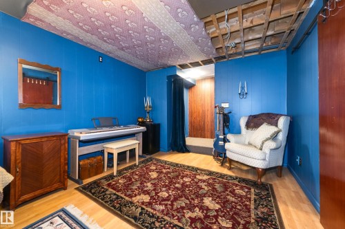 4233 85 Street Nw, Edmonton, AB - Indoor