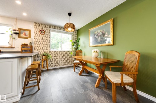 4233 85 Street Nw, Edmonton, AB - Indoor Photo Showing Dining Room