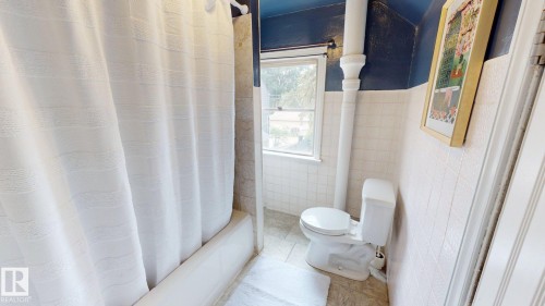 11406 66 Street Nw, Edmonton, AB - Indoor Photo Showing Bathroom