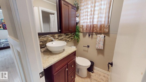 11406 66 Street Nw, Edmonton, AB - Indoor Photo Showing Bathroom