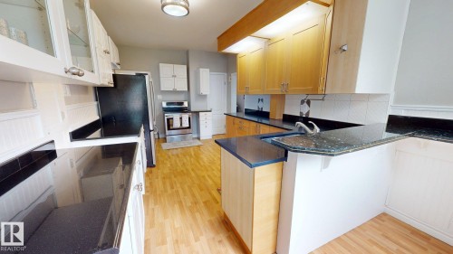 11406 66 Street Nw, Edmonton, AB - Indoor Photo Showing Kitchen