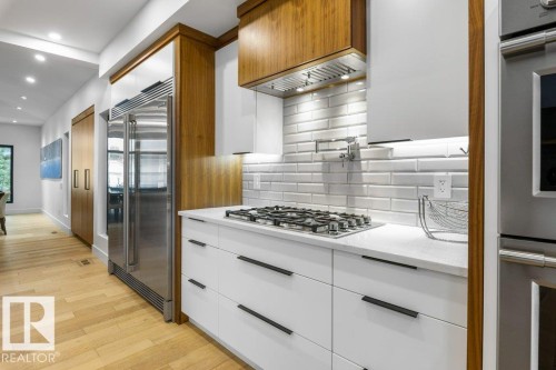 3 Lee Place, St. Albert, AB - Indoor Photo Showing Kitchen With Upgraded Kitchen