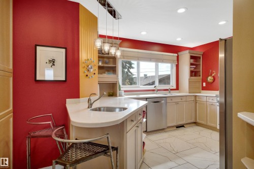 5331 105 Street Nw, Edmonton, AB - Indoor Photo Showing Kitchen