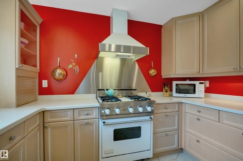 5331 105 Street Nw, Edmonton, AB - Indoor Photo Showing Kitchen